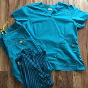 WonderWink scrub set. Top, bottom, and undershirt